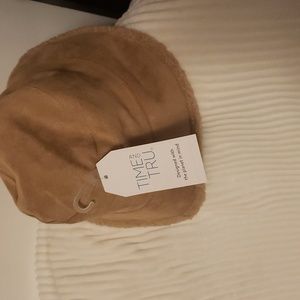 TIME AND TRU reversible bucket hat womens, Tan Faux suede and sherpa faux